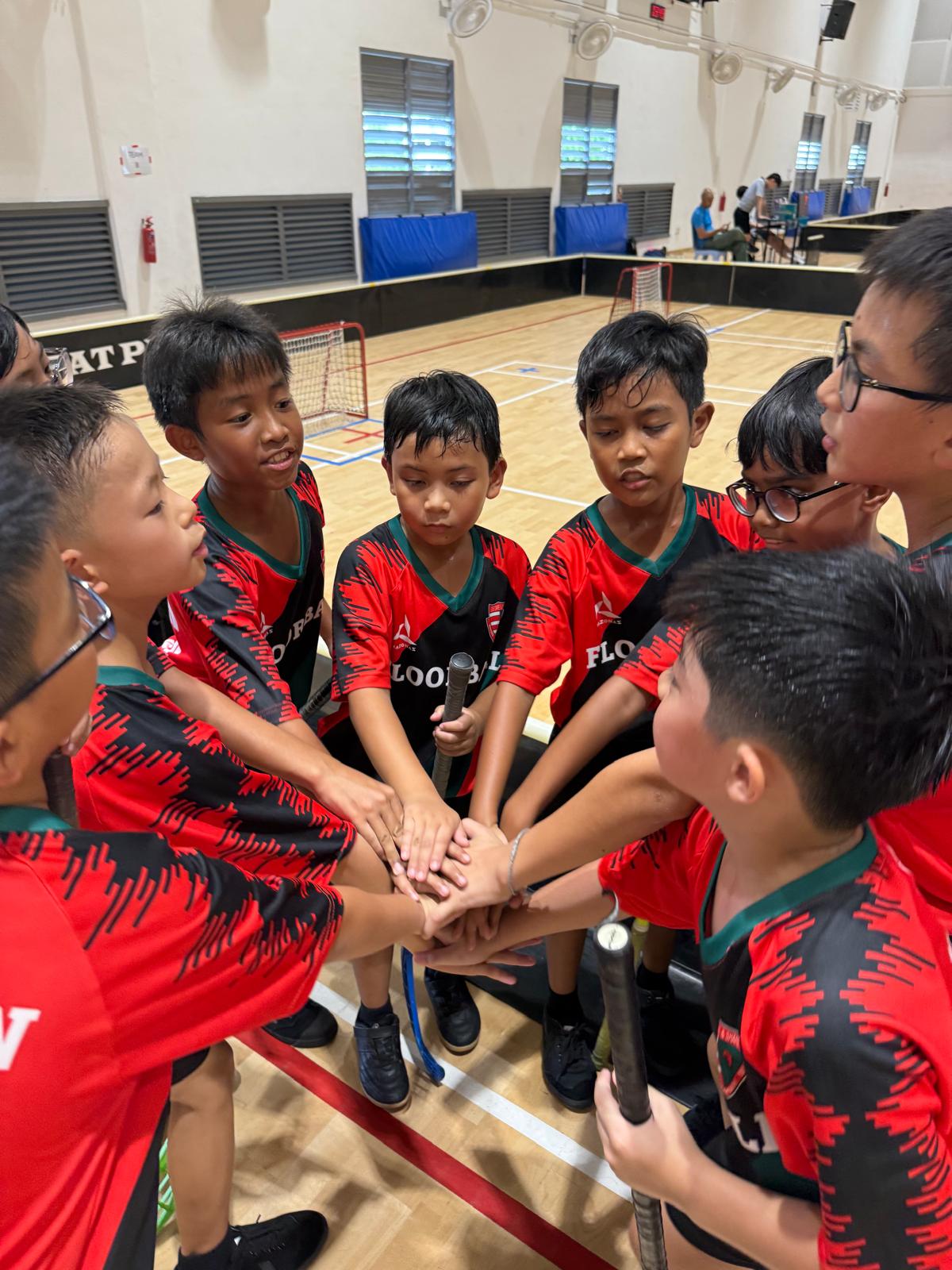 Junior floorball boys team cheer